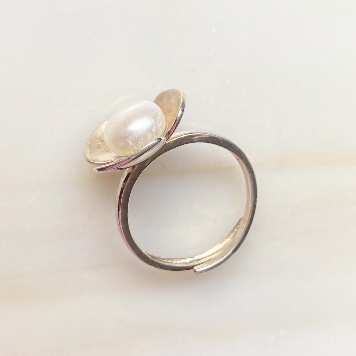 Anillo flor perla