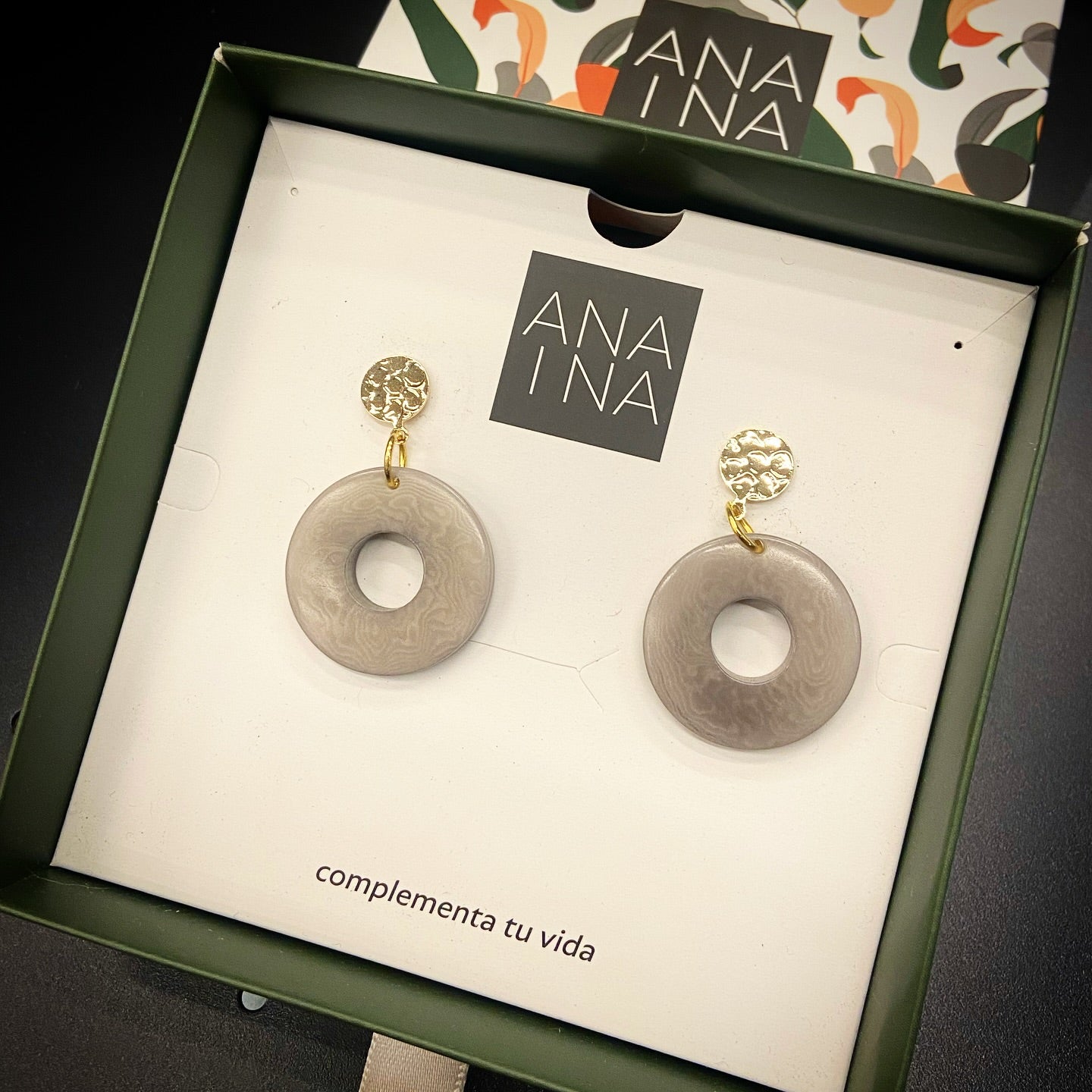 Aretes luna nueva gris