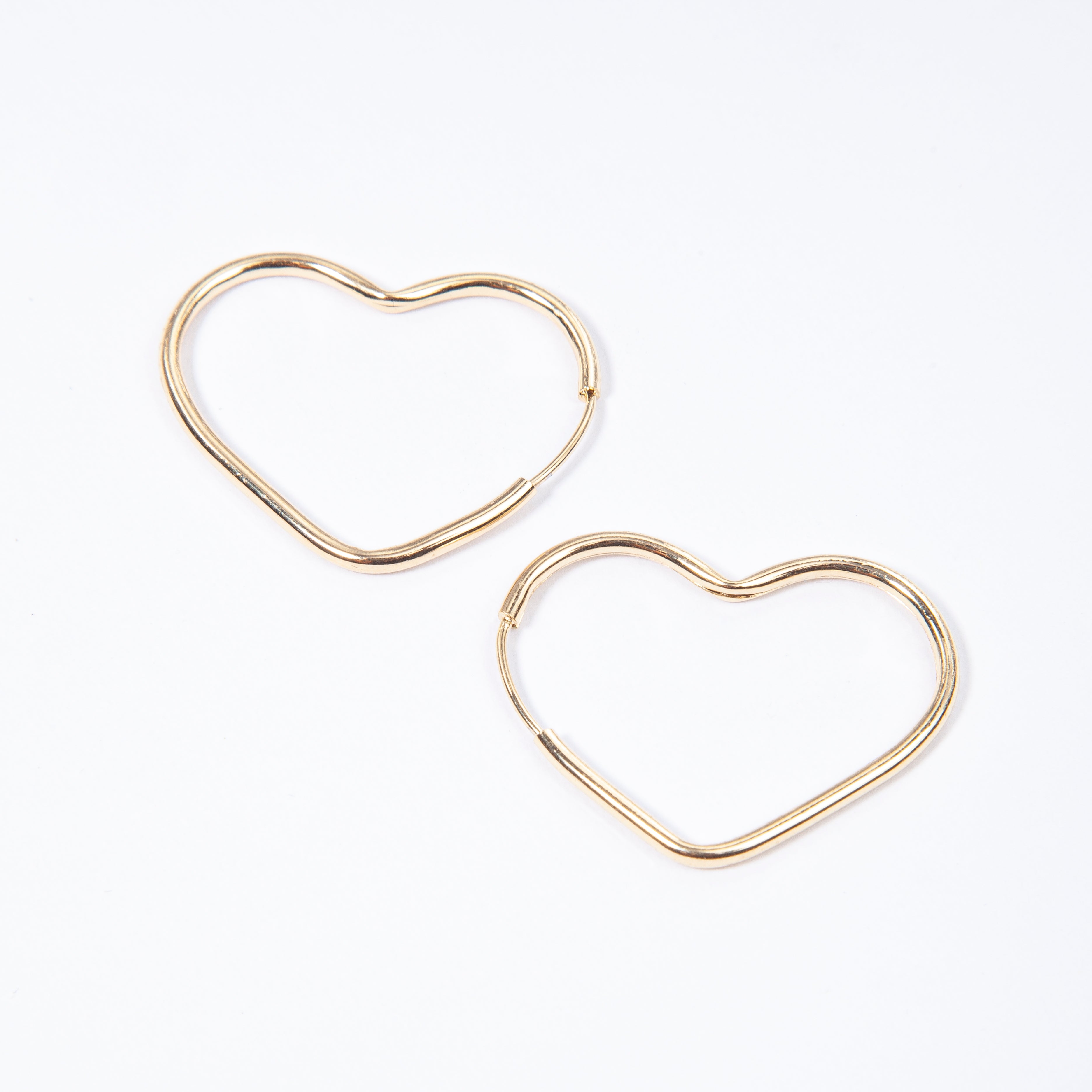 Aretes silueta corazón