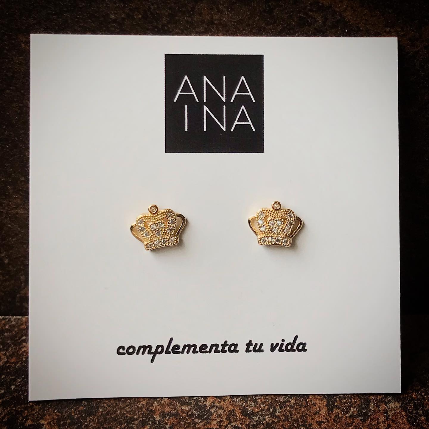 Aretes corona